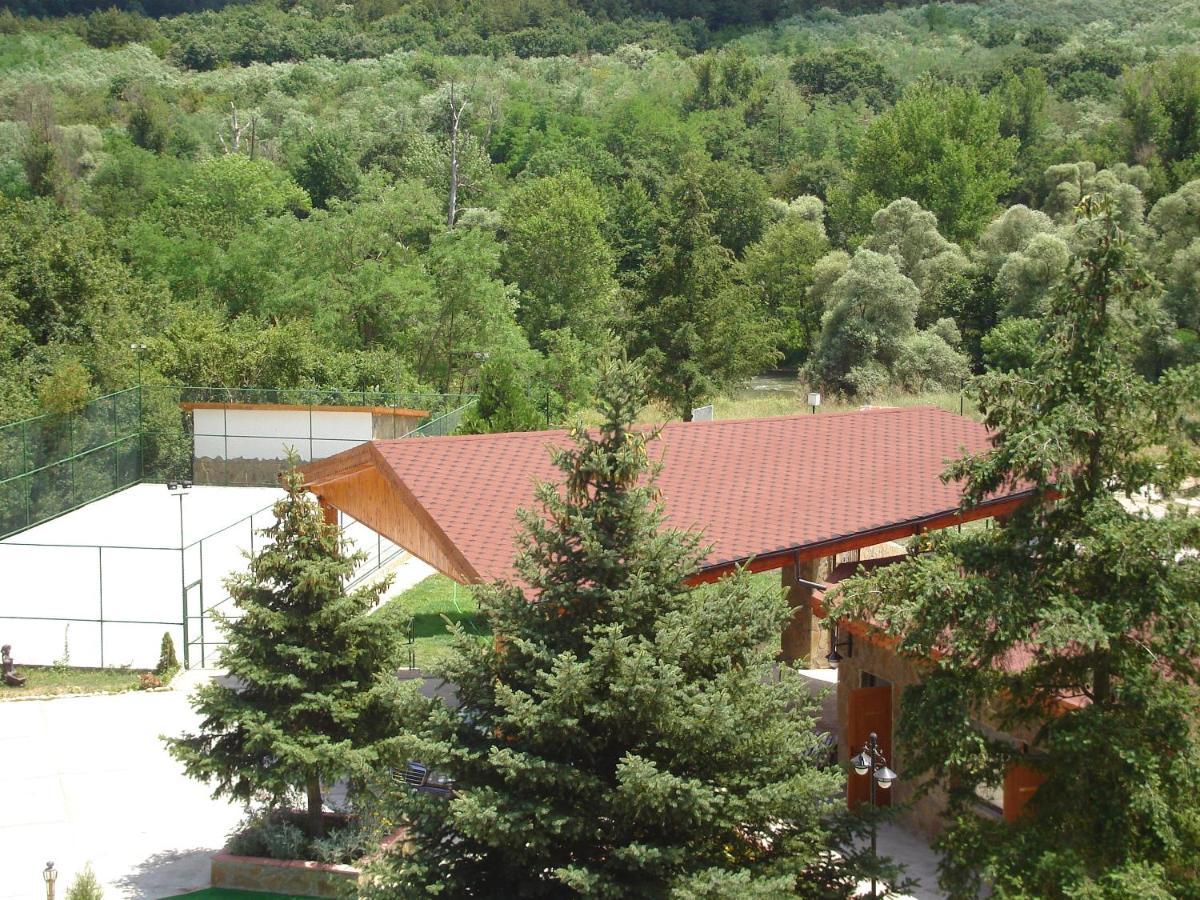 Хотел Галина Палас Srem Екстер'єр фото